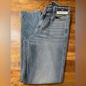 Hollister Curvy Ultra High Rise Mom Jeans NWT sz 5reg 27W 27L